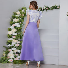 Vestido con estampado digital, escote en V, mangas pétalo y cintura alta