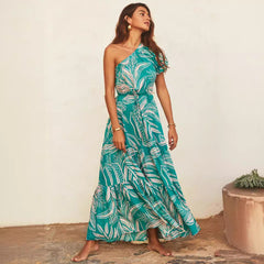 Vestido informal con cuello oblicuo, encaje floral y hombros descubiertos