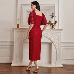 Elegantes Spitzenkleid mit V-Ausschnitt und Patchwork-Details