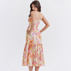 Sommerkleid aus der Kollektion: Süßes, würziges, geblümtes Midikleid mit offenem Rücken und ärmellosen Trägern für den Sommer