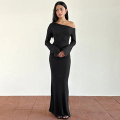 Elegantes, einfarbiges Abendkleid mit schräger Schulterpartie, langen Ärmeln