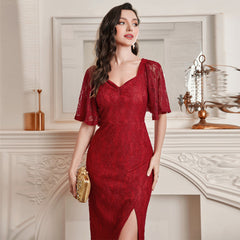 Elegantes Spitzenkleid mit V-Ausschnitt und Patchwork-Details