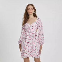 Elegante vestido de talle alto con estampado digital
