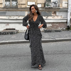 Retro-Look mit V-Ausschnitt, Puffärmeln, Polka Dots, farblich abgestimmten langen Ärmeln, Rüschen, elegant, figurbetont