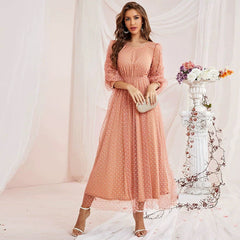 Vestido casual elegante de lunares con cuello redondo