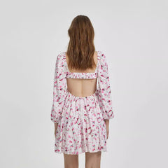 Elegante vestido de talle alto con estampado digital