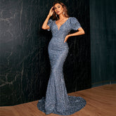 Elegantes Hochzeitskleid mit V-Ausschnitt, kurzen Ärmeln, Pailletten, Meerjungfrauenschnitt, kleinem Mopprock und Schlitz, Abendkleid