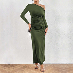 Vestido de cintura alta con diseño único y cuello diagonal francés