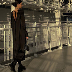 Vestido largo negro fino con espalda descubierta y cordones de High Sense Show
