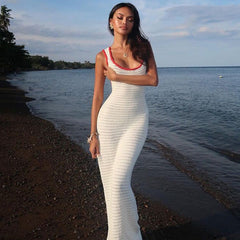 Vestido de punto con aberturas y espalda descubierta en color contrastante