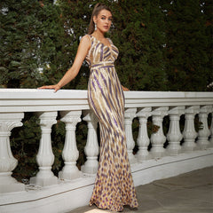 Elegantes langes Paillettenkleid mit V-Ausschnitt und rückenfreiem Oberteil, ideal als Cocktailkleid oder Abendkleid für Brautjungfern