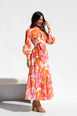 Bedrucktes, plissiertes Maxikleid mit Oversize-Schnitt, schwingender Taille und Laternenärmeln