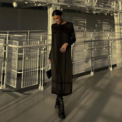 Vestido largo negro fino con espalda descubierta y cordones de High Sense Show