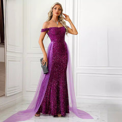 Vestido largo con hombros caídos, escote descubierto y espalda descubierta, con decoración de malla de fregona