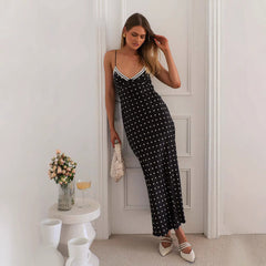 Vestido largo ajustado con encaje, escote halter y mangas cortas con estampado