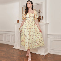 Elegantes Kleid aus Mesh mit quadratischem Kragen, Puffärmeln und hoher Taille