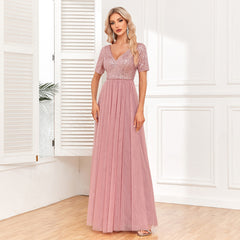 Elegantes, kurzärmeliges, gestepptes Abendkleid aus Tüll in A-Linie mit doppeltem V-Ausschnitt und Paillettenbesatz