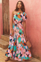 Vestido informal con cuello oblicuo, encaje floral y hombros descubiertos