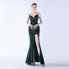 Buntes Pailletten-Abendkleid mit Seitenschlitz und langen Trägern