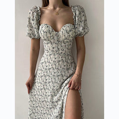 Vestido ajustado de largo medio con estampado floral pequeño de Internet