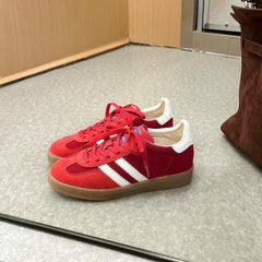 Hallenschuhe Weiße und rosa Turnschuhe