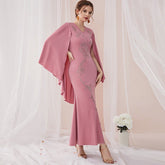 Vestido bordado con cuello en V y mangas murciélago. Vestido urbano.