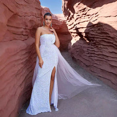 Vestido asimétrico irregular de malla blanca con cuello tubo