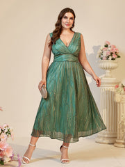 Elegantes Kleid mit tiefem V-Ausschnitt und Taillenband