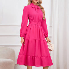 Vestido elegante, ajustado y elegante con cuello anudado y capas de corte A