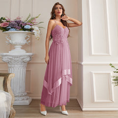 Vestido largo de organza con encaje y malla bordada y tirantes finos