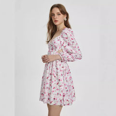 Elegante vestido de talle alto con estampado digital