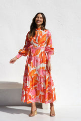 Bedrucktes, plissiertes Maxikleid mit Oversize-Schnitt, schwingender Taille und Laternenärmeln