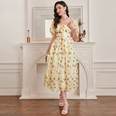 Elegantes Kleid aus Mesh mit quadratischem Kragen, Puffärmeln und hoher Taille