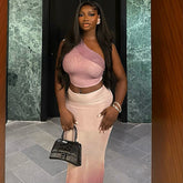 Conjunto de dos piezas de vestido microtransparente con cuello diagonal y falda ajustada con degradado de color