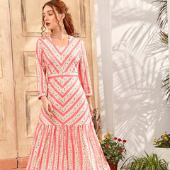 Vestido informal de manga larga con cuello cuadrado y vuelo amplio