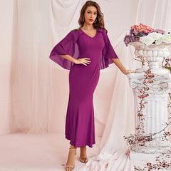 Kleid mit V-Ausschnitt, schmal geschnittenem Mesh-Gewebe, Rüschenärmeln und One-Step-Kleid