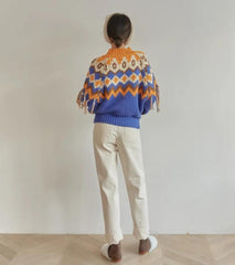 Gestrickter Weihnachtspullover mit Retro-Muster