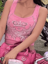 Geripptes kurzes Tanktop mit Strass- und Herz-Anhänger