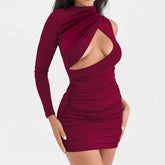 Vestido de manga larga con cuello redondo y corte plisado en la cadera