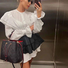 Vestido camisero con mangas acampanadas y volantes para minoría francesa. Vestido corto ajustado a juego.