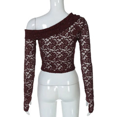 Sommerliches Cropped-T-Shirt mit Spitzeneinsatz und Cut-Outs, schulterfrei
