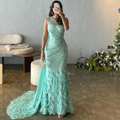 Türkisfarbenes Meerjungfrauen-Abendkleid mit Federcape