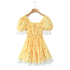 Minikleid mit Print, Puffärmeln, Rüschen und Schnürung