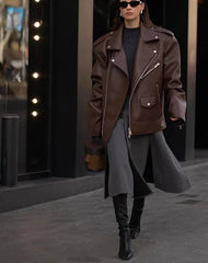 Lederjacken mit langen Ärmeln und Lokomotiv-Reißverschlüssen