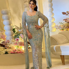 Türkisfarbenes Abendkleid mit Cape-Ärmeln