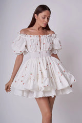 Minikleid mit Print, Puffärmeln, Rüschen und Schnürung