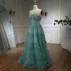 Elegante, trägerlose Ballkleider aus Tüll mit Blumenmuster