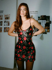 Ärmelloses Minikleid mit Paillettenbesatz in Rosenoptik