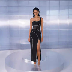 Vestido de alta sociedad negro ajustado con corsé de malla de diamante con varillas y un hombro dividido.