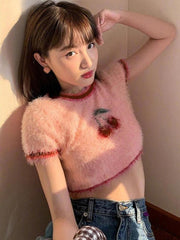 Soft Girl – Flauschiges Crop-Top „Cherry“